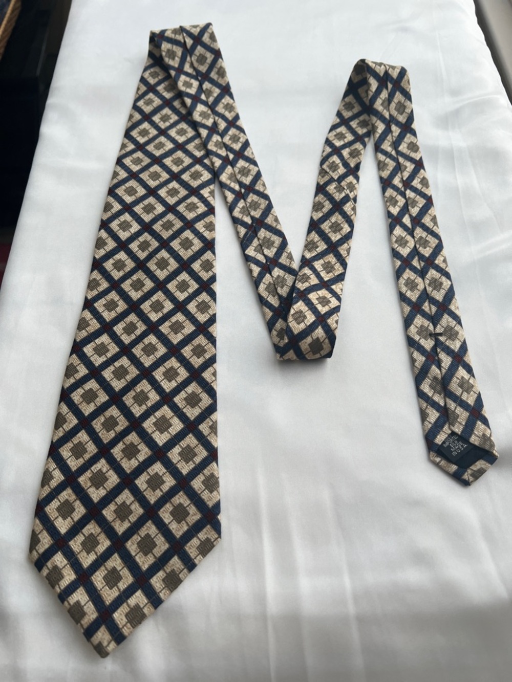 Guess USA American Classic Navy and Beige Diamond Motif 100% Silk Tie